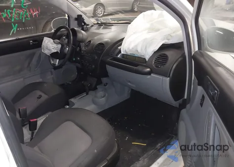 2003 Volkswagen New Beetle Gl z USA, uszkodzony, nr VIN 3VWBK21C43M409964